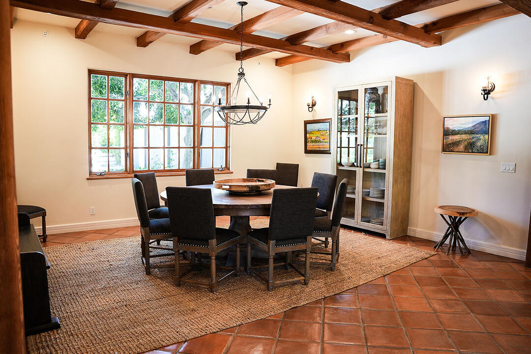 Dining area with round table