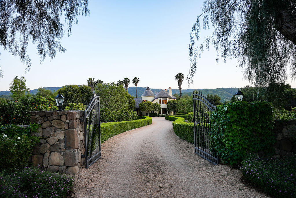 Vacation rental property in Ojai, CA. Villa Valencia Ojai family and event rental property.